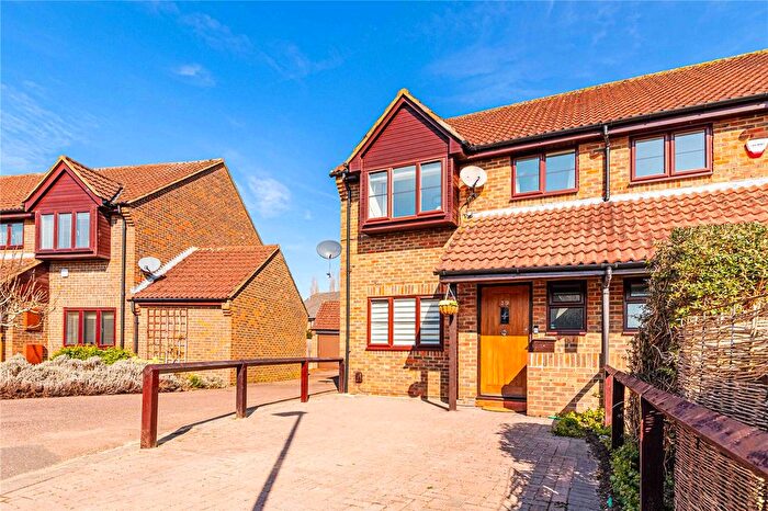 3 Bedroom End Terrace House For Sale In Tooveys Mill Close, Kings Langley, Hertfordshire, WD4