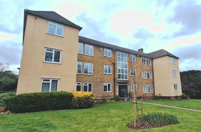 3 Bedroom Flat To Rent In Kemnal Road, Chislehurst, BR7