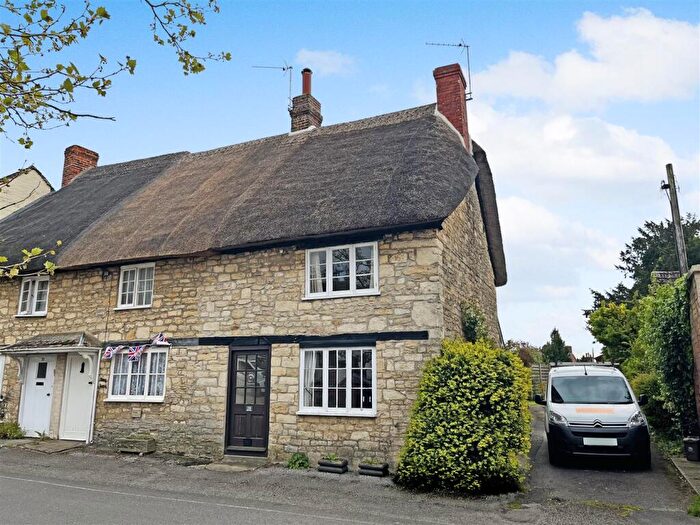 2 Bedroom End Of Terrace House To Rent In Church Street, Sturminster Newton, DT10