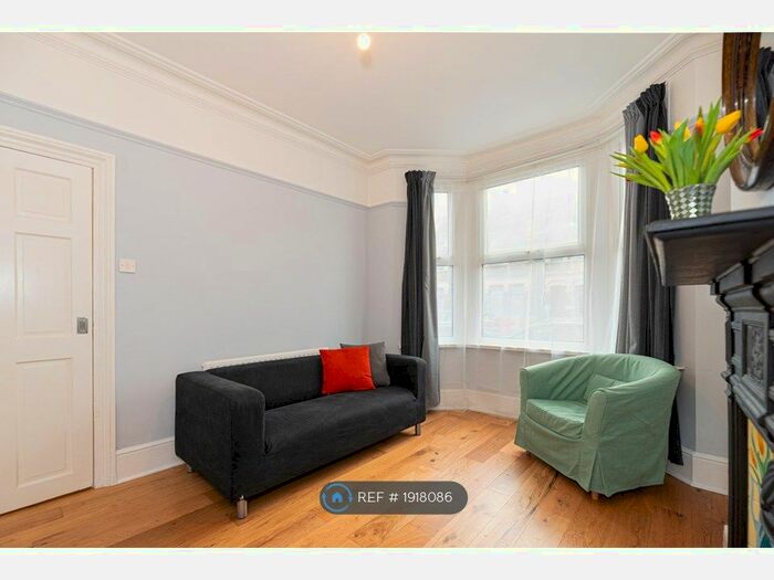 1 Bedroom Flat To Rent In Charlemont Road, London, E6