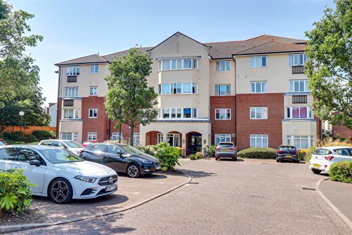 2 Bedroom Flat For Sale In Crowstone Road, Westcliff-on-Sea, SS0