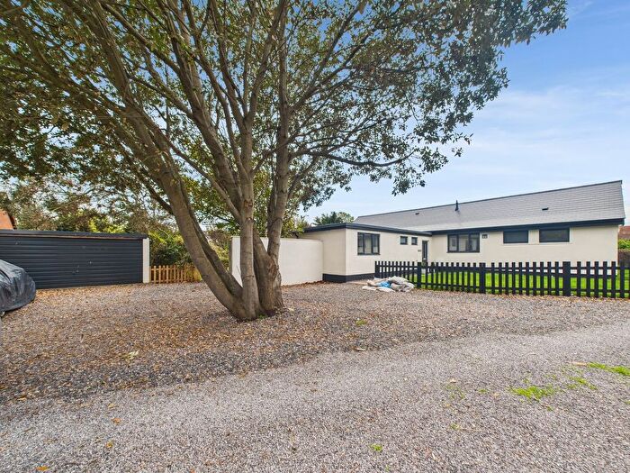 4 Bedroom Bungalow For Sale In Steart Drive, Burnham-On-Sea, TA8