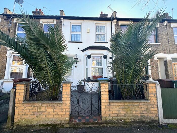 3 Bedroom House To Rent In Thorpe Road, Forest Gate, E7