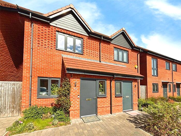 2 Bedroom Semi Detached House For Sale In Paddock Way, Crowthorne, Berkshire, RG45
