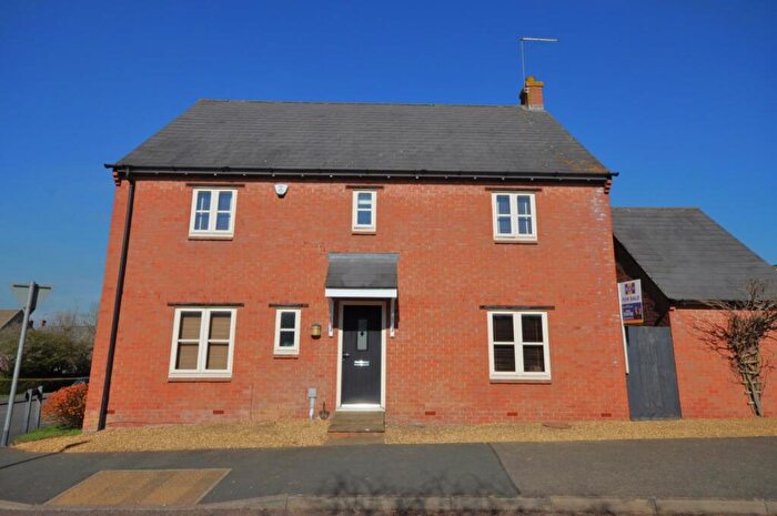 4 Bedroom Detached House For Sale In Loddington Way, Mawsley, Kettering, NN14