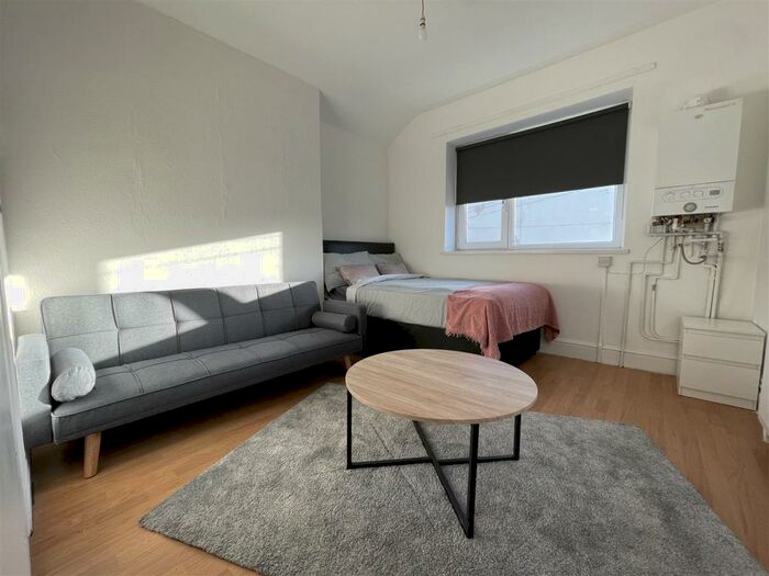 1 Bedroom Flat To Rent In Ninian Road, Cardiff, CF23