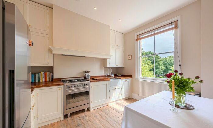 2 Bedroom Flat To Rent In Lorn Road, London, SW9