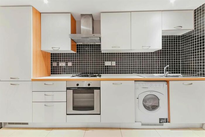 1 Bedroom Flat To Rent In Hunters Lodge, Nutfield Road, Redhill RH1