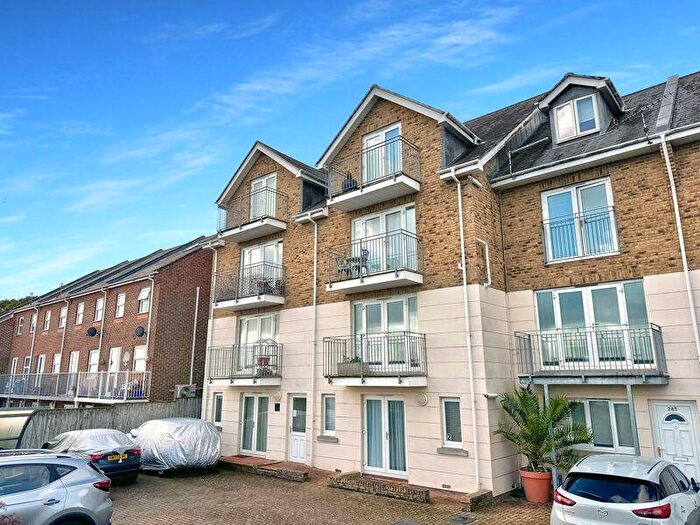 2 Bedroom Apartment To Rent In Arctic Road, Cowes, PO31