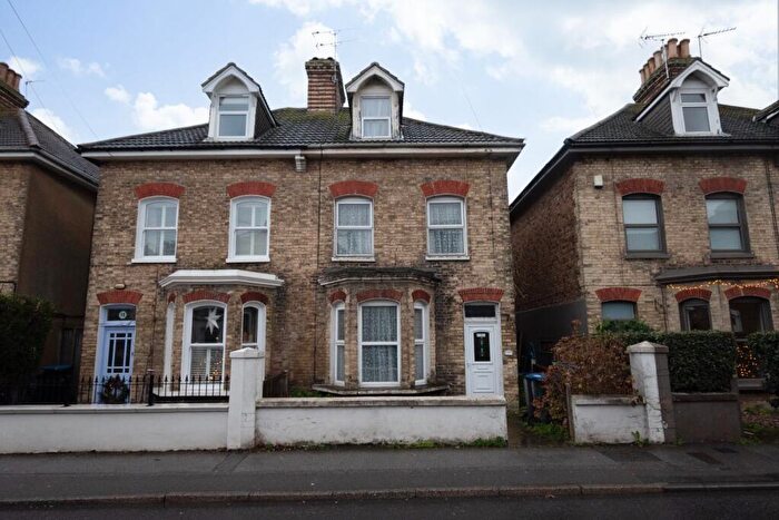 4 Bedroom Semi Detached House For Sale In Osborne Road, Broadstairs, Kent, CT10