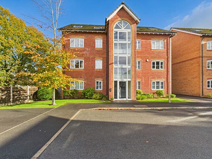 2 Bedroom Flat For Sale In Appleton Grove, Wigan, WN3