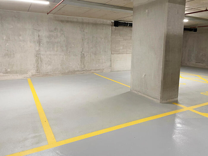 Garages To Rent In Silvercroft St, Manchester, M15