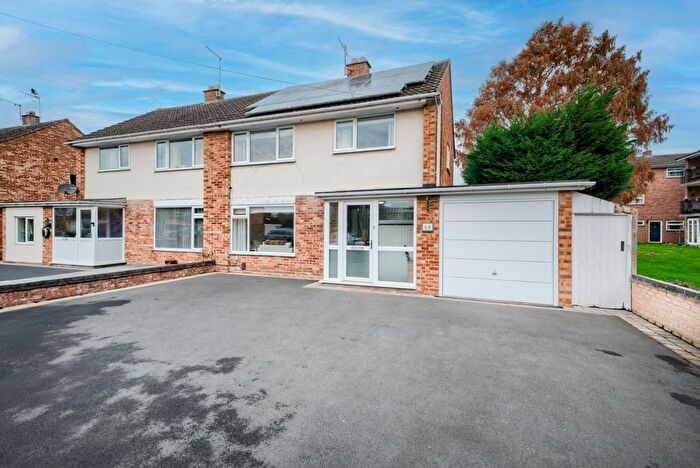 3 Bedroom Semi Detached House For Sale In Cherry Orchard, Stratford-Upon-Avon, CV37