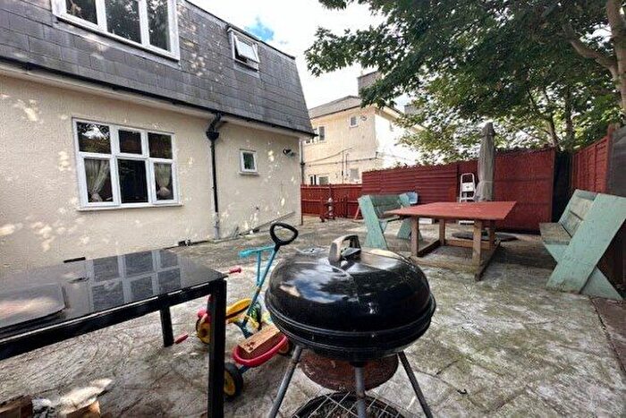 2 Bedroom Flat To Rent In Bushgrove Road, Dagenham, RM8