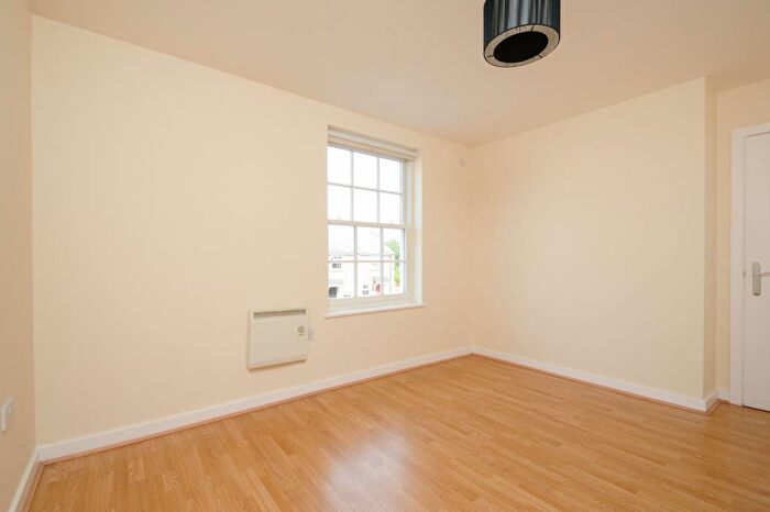 2 Bedroom Apartment To Rent In Fairford Leys, Aylesbury, HP19