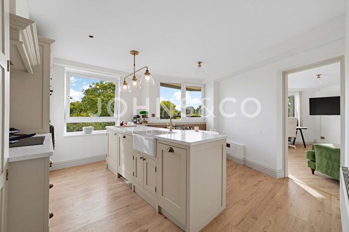 2 Bedroom Flat To Rent In Brentford Dock, Brentford, London, TW8