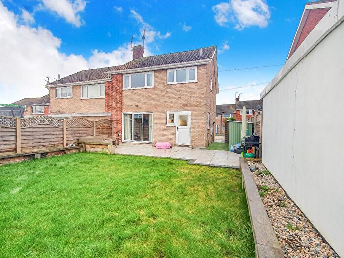 3 Bedroom Semi Detached House For Sale In Birkdale Rise, Rotherham, South Yorkshire, S64