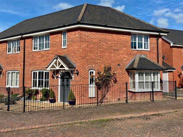 3 Bedroom Semi-Detached House For Sale In Goshawk Road, Bishops Green, Newbury, RG20