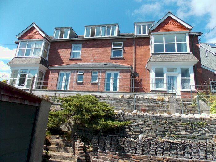 2 Bedroom Flat To Rent In Dutson Road, Launceston PL15