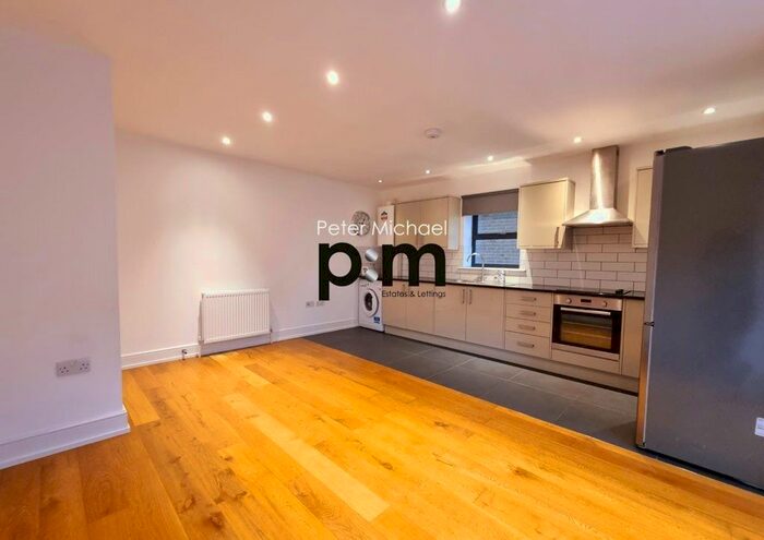3 Bedroom Flat To Rent In Stonard Road, London, N13