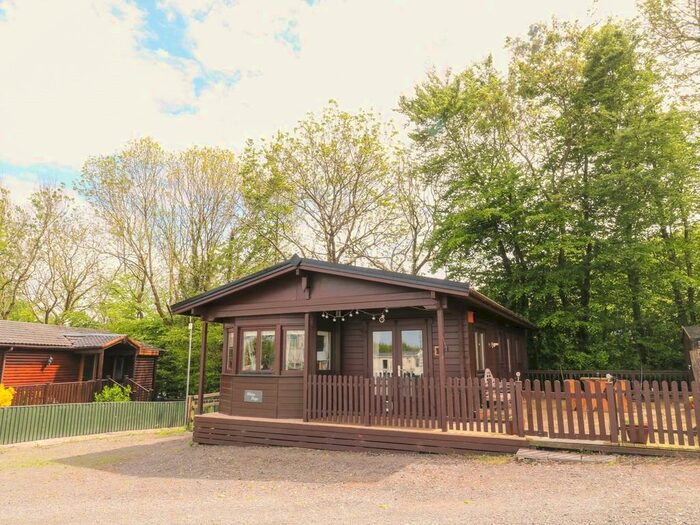 2 Bedroom Chalet For Sale In Chapmans Well Caravan Park, PL15