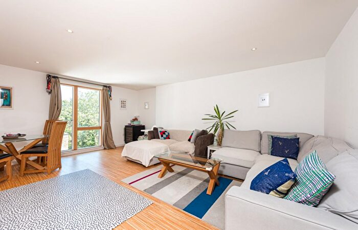 2 Bedroom Flat To Rent In Wingate Square, SW4