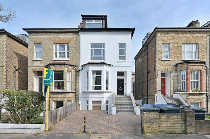 2 Bedroom Flat For Sale In Oxford Road, Ealing Broadway, London, W5