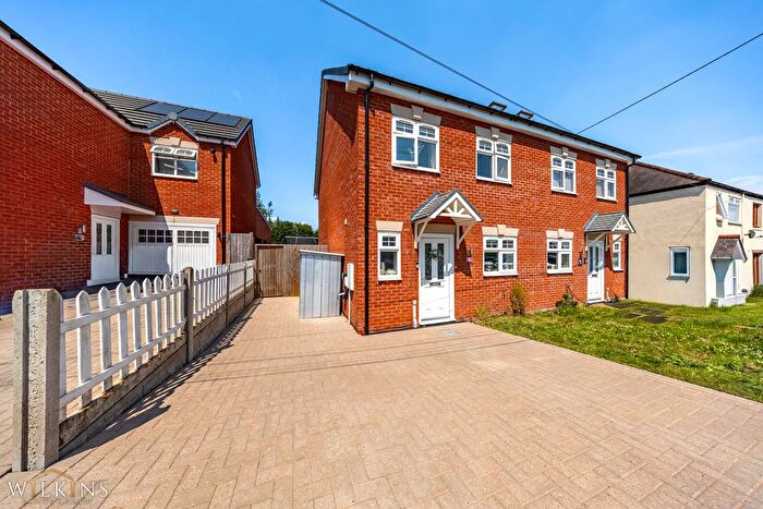 4 Bedroom Semi-detached House For Sale In Dunns Lane, Dordon, Tamworth, Warwickshire, B78
