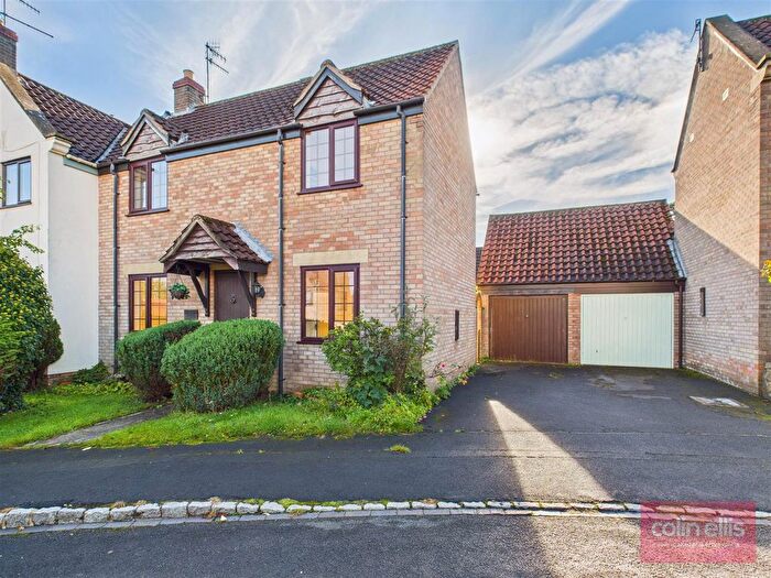 2 Bedroom Semi-detached House For Sale In Dale Close, Burniston, Scarborough, YO13