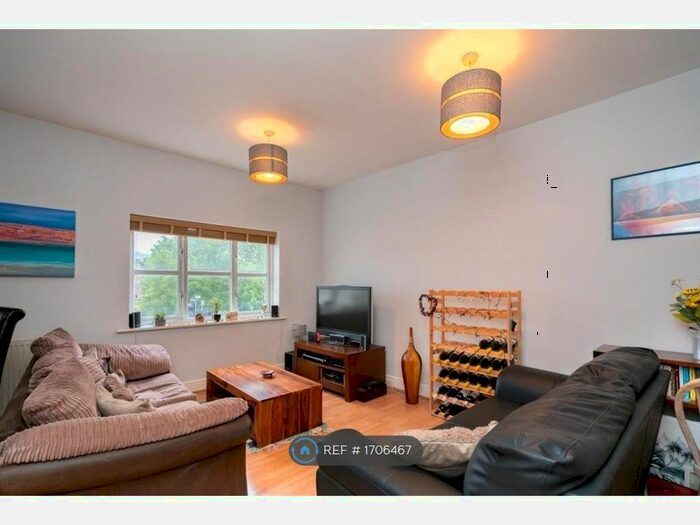 2 Bedroom Flat To Rent In High Street, Northchurch, Berkhamsted, HP4