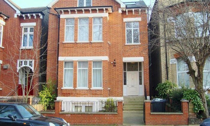 2 Bedroom Flat To Rent In Mount Nod Road, London, SW16