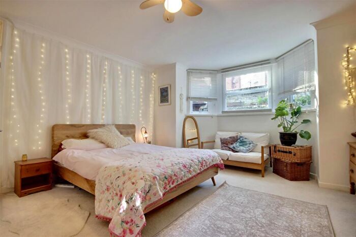 1 Bedroom Flat For Sale In St Ronans Road, Southsea, Hampshire, PO4