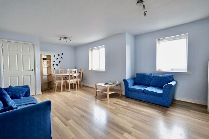 2 Bedroom Flat To Rent In Knightsbridge Court, Gosforth, Newcastle Upon Tyne, NE3