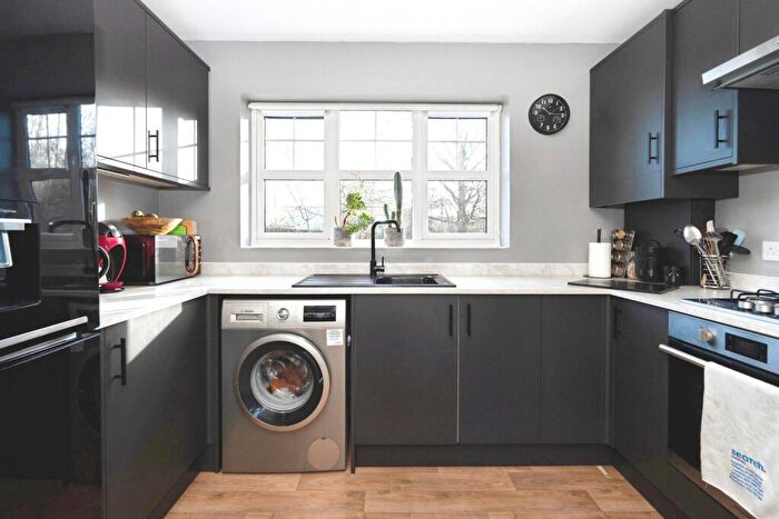 2 Bedroom Flat For Sale In Butts Mead, Wick, Littlehampton, West Sussex, BN17