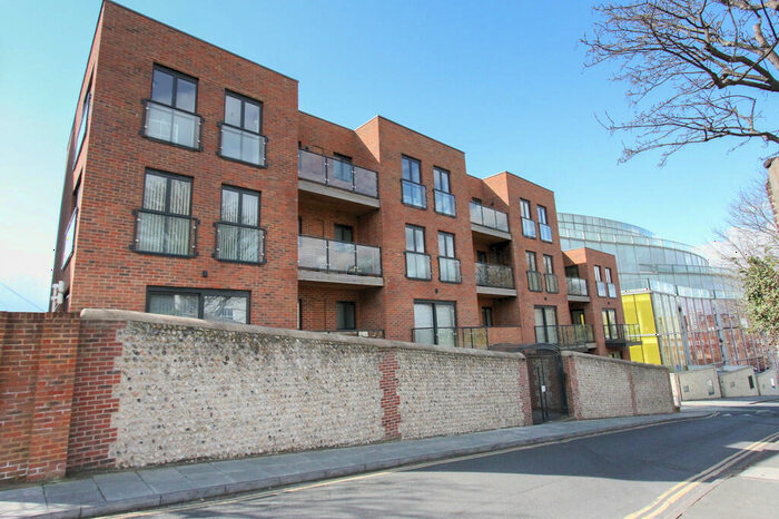 2 Bedroom Apartment To Rent In Carlton Hill, Brighton, BN2