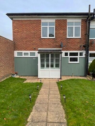 2 Bedroom End Of Terrace House To Rent In Station Road, Polegate, BN26