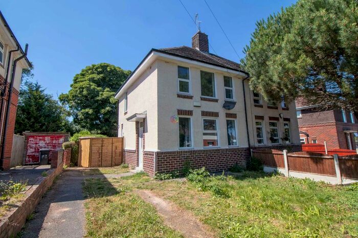 3 Bedroom Semi-Detached House To Rent In Hartley Brook Road, Sheffield, S5