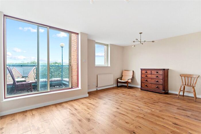 2 Bedroom Maisonette To Rent In Asher Way, London, E1W