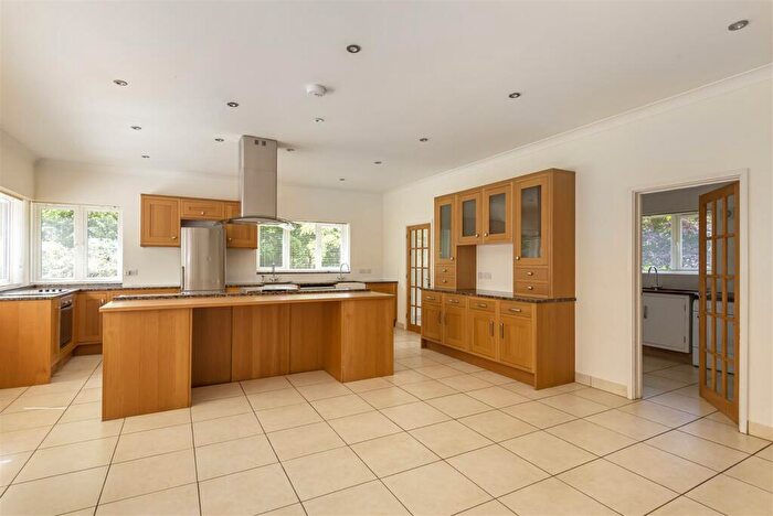 5 Bedroom Detached House To Rent In Penwith Drive, Haslemere, GU27