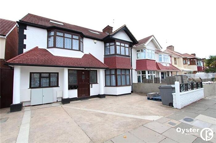 2 Bedroom Flat To Rent In Park Avenue North, London, NW10