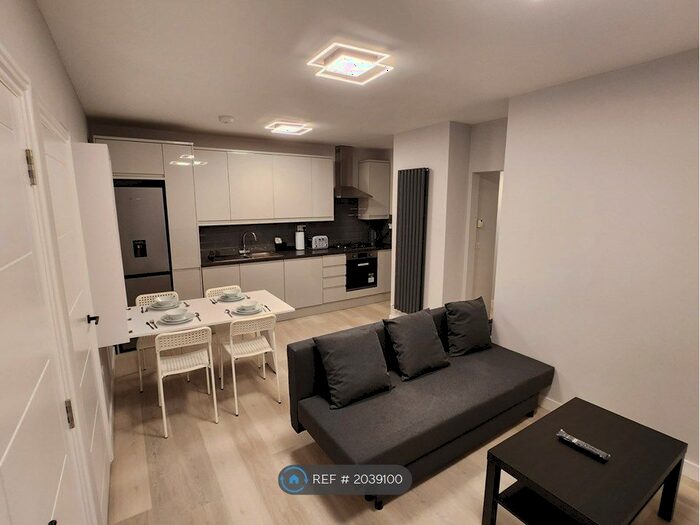 2 Bedroom Flat To Rent In Mitcham Road, London, SW17