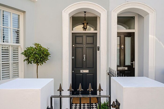 2 Bedroom Flat To Rent In Longfellow Road, Worcester Park, Surrey, KT4