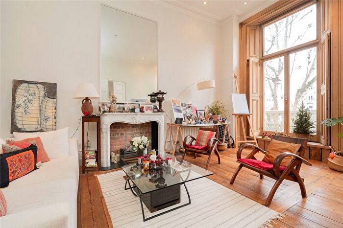 3 Bedroom Flat To Rent In Earl's Court Square, London, SW5
