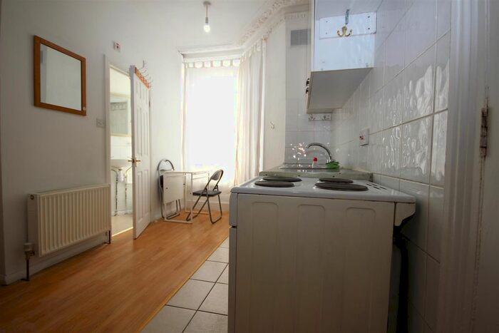 Studio To Rent In Buckingham Road, London, NW10