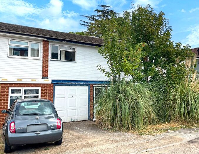 2 Bedroom Flat For Sale In Parkdale, Bounds Green Road, Bounds Green, N11