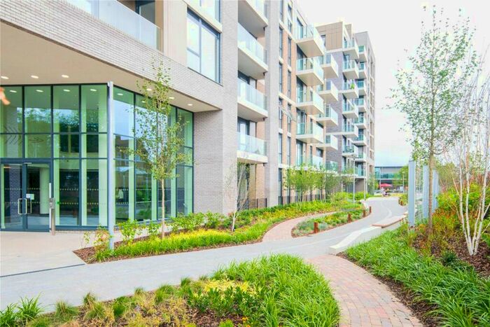 2 Bedroom Apartment To Rent In Queenshurst Square, Kingston Upon Thames, KT2