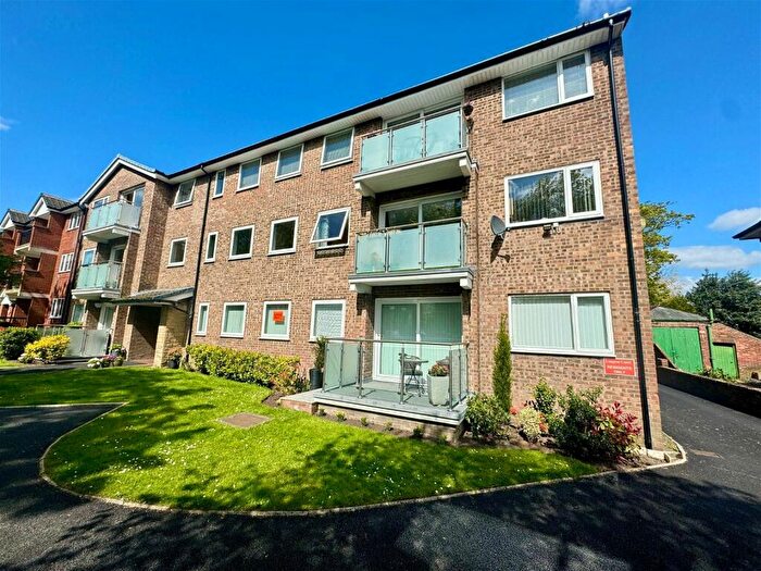2 Bedroom Flat To Rent In Longton Court, Southport, Merseyside, PR8