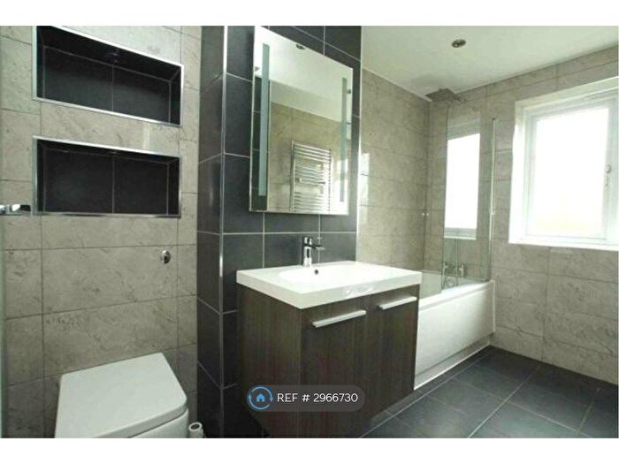 3 Bedroom Flat To Rent In London, London, SE20