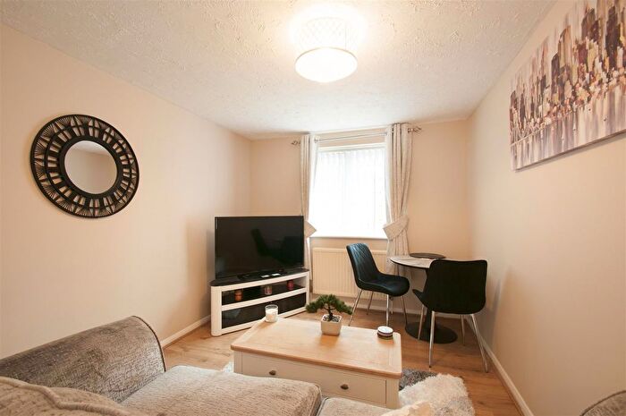1 Bedroom Flat To Rent In Rockall Court, Langley, SL3