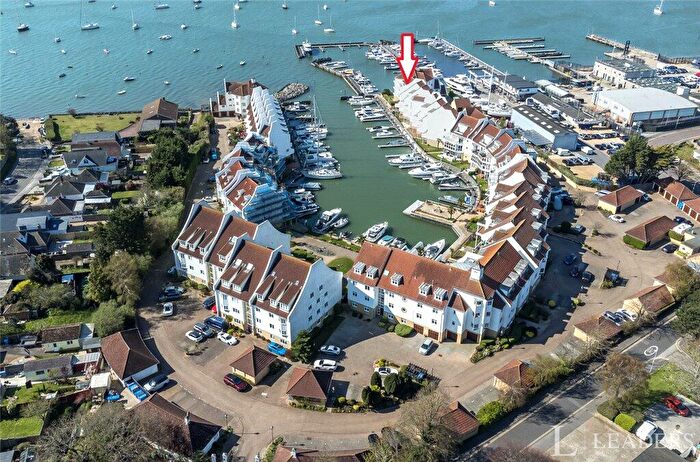 4 Bedroom Town House For Sale In Lake Avenue, Poole, BH15